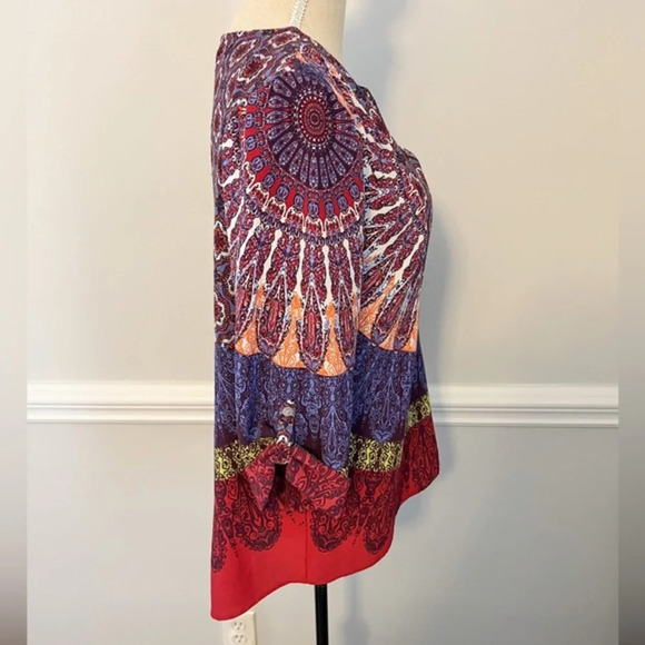 Francesca’s Olive Hill Patterned V-Neck Blouse, Size M - Picture 4 of 9